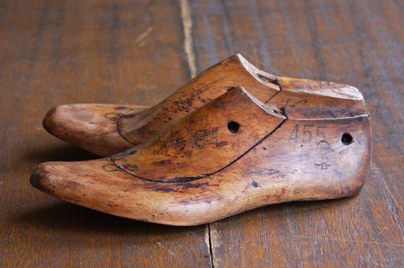 قالب های چوبی کفش در ژاپن    خراطی در ژاپن - نمایشگاه اجناس عتیقه ...قالب های چوبی کفش در ژاپن