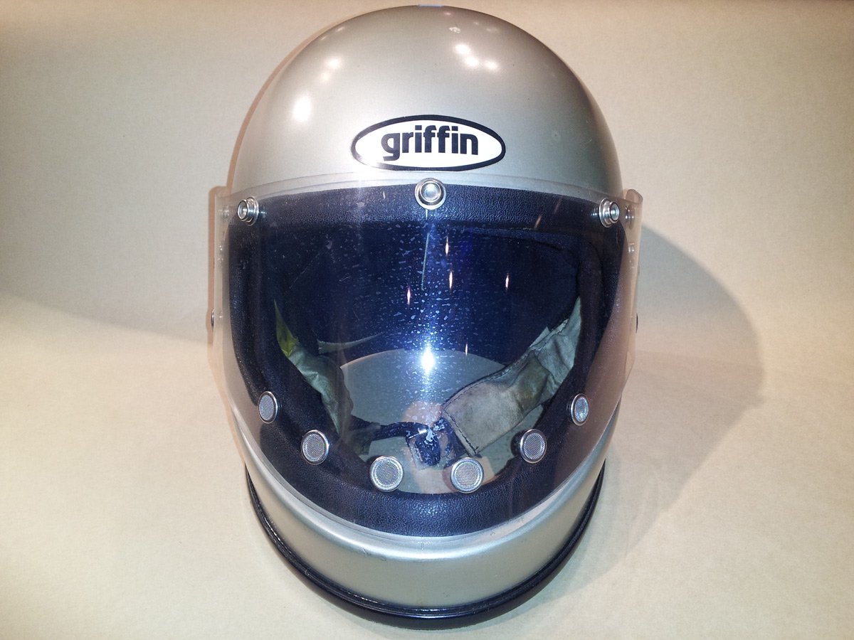 グリフィン フルフェイスヘルメット シルバー - 英国車販売・修理