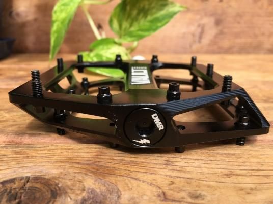 DMR VAULT midi ペダル DMR Vault Midi - Small Bike Flat Platform Pedal – DMR Bikes