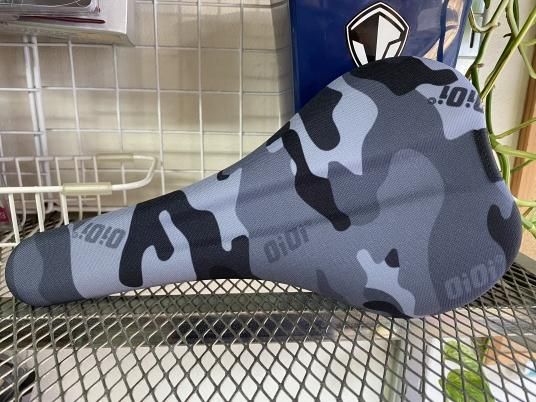 DMR＊OiOi サドル 迷彩CAMOカラー Ben Deakin signature