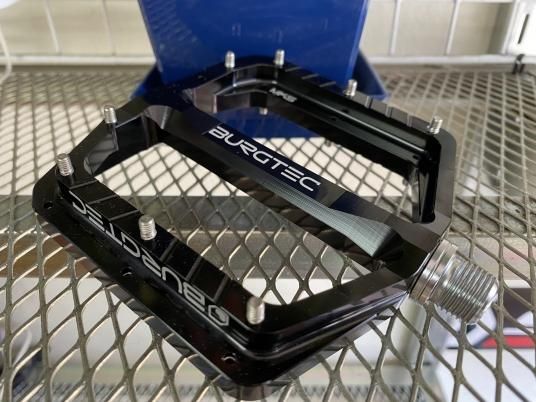 BURGTEC MK5 フラットペダル ブラック Burgtec Penthouse MK5 B-Rage Edition Pedals – Burgtec USA