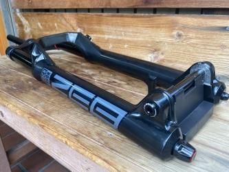 【専用】ivy.spring様EMONDA SL6 2024フロントフォーク 2025年最新】TREK Bicycle フロントフォークの人気アイテム