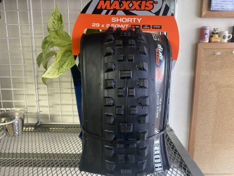 人気店舗 Maxxis DTH 26x2.30 マキシス タイヤ タンサイド 26インチ