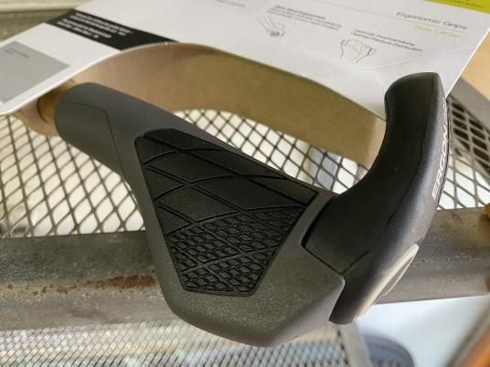 ERGON＊ GS2 バーエンド付きグリップ - スポーツサイクル専門店