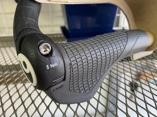 ERGON＊ GS2 バーエンド付きグリップ - スポーツサイクル専門店