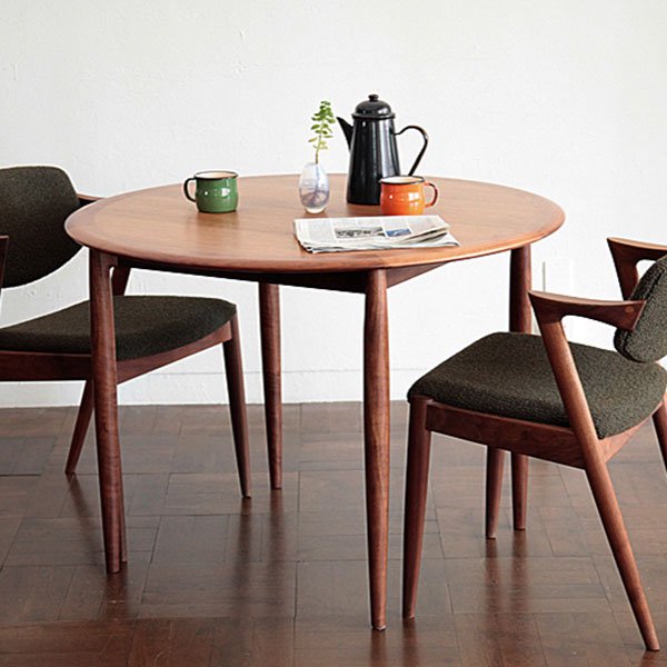 UNIVERSE ROUND DINING TABLE