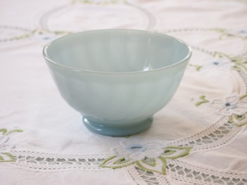 水色のミルクガラス大きめカフェオレボウル - アンティーク食器と雑貨