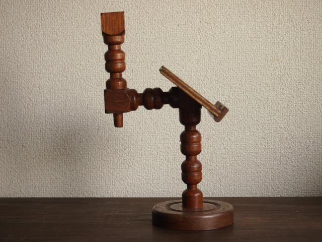 キャンドルスタンド付き木製書見台 - アンティーク食器と雑貨の キャンドルスタンド付き木製書見台 - アンティーク食器と雑貨の