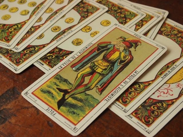美しい箱入りのタロットカードセット - アンティーク食器と雑貨 美しい箱入りのタロットカードセット - アンティーク食器と雑貨