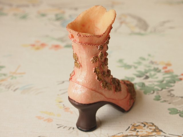 女性らしい靴の置物（ブーツ） - アンティーク食器と雑貨のお店 lincs.［リンクス］  フランス、イギリス、オランダ、ベルギー、ドイツのアンティークプレートなど