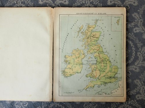 1879年の世界地図帳 - アンティーク食器と雑貨のお店 lincs.［リンクス］ フランス、イギリス、オランダ、ベルギー、ドイツのアンティーク プレートなど