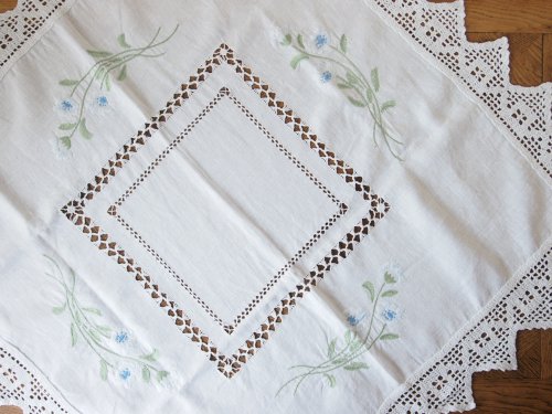 白いお花と透かし刺繍リネンテーブルクロス - アンティーク食器と雑貨