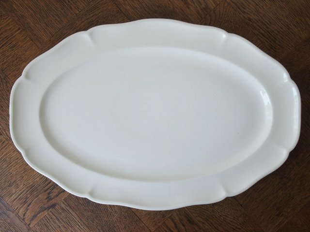 Villeroy&Boch花型リム大きなオーバルプレート - アンティーク食器と雑貨のお店 lincs.［リンクス］  フランス、イギリス、オランダ、ベルギー、ドイツのアンティークプレートなど