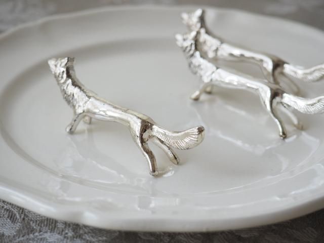 完売品⭐︎美女と野獣カトラリーレスト 4点セット Amazon｜maebata Disney ディズニー 美女と野獣 グラス4点セット