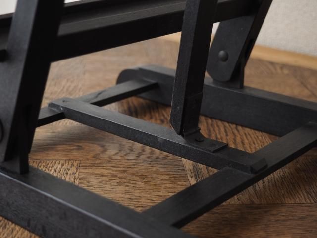 黒の小振りな木製イーゼル - アンティーク食器と雑貨のお店 黒の小振りな木製イーゼル - アンティーク食器と雑貨のお店