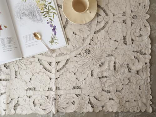 フランスアンティークஐ⋆*クッタリ花柄刺繍テーブルクロス Newஐ