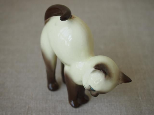 ご機嫌な猫の陶器置物 - アンティーク食器と雑貨のお店 lincs