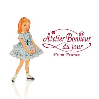 輸入 木製ボタン 人物  フランス輸入ボタン アトリエ・ボヌール・ドゥ・ジュール【ブルー花柄ワンピースの女の子】