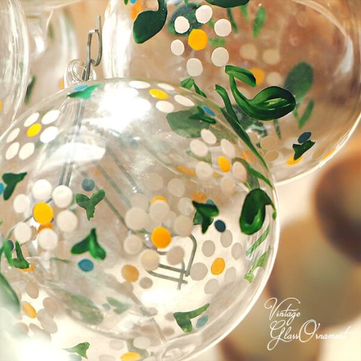 【単品販売】ドイツ 蚤の市より ヴィンテージ ハンドペイント クリスマス ガラスオーナメント ホワイト・グリーン（白い花 ）【画像3】