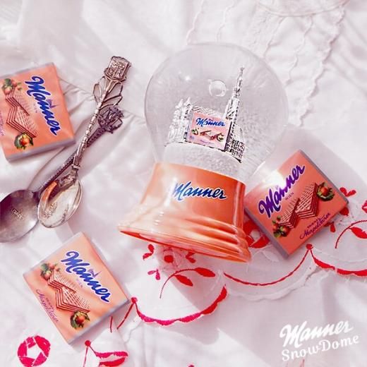 オーストリア直輸入！お菓子メーカー Manner スノードーム 縦 11.8cm