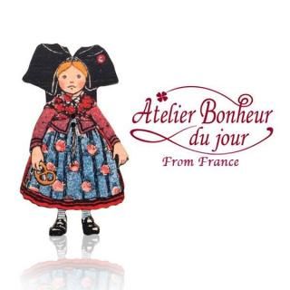   フランス輸入ボタン アトリエ・ボヌール・ドゥ・ジュール【アルザスの女の子 バラ柄の民族衣装 プレッツェル】