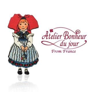   フランス輸入ボタン アトリエ・ボヌール・ドゥ・ジュール【アルザスの民族衣装の女の子 ストライプ リボン レース 花束】
