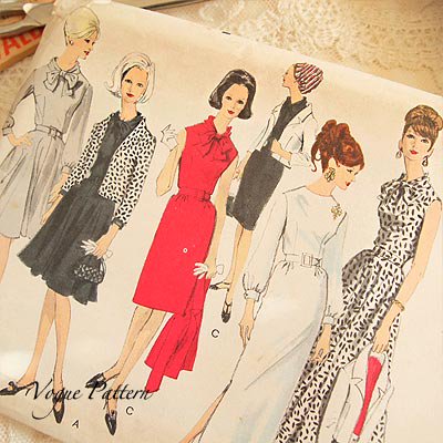 アメリカ 1960年代 ヴィンテージ 洋服の型紙 Vogue Pattern Red Monotone フランス雑貨 輸入雑貨 Zakka Minimini フレンチガーリー 海外輸入雑貨のお店 かわいい雑貨 蚤の市 アンティーク