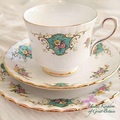 イギリス BONE CHINA アンティークカップ・トリオ【 ROYAL STAFFORD