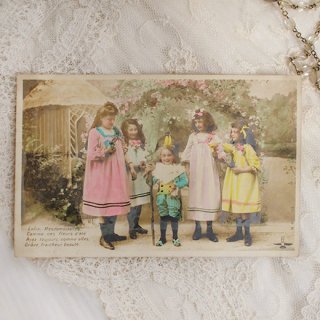 お取り置きフランスアンティークポストカード　かわいいドレスの少女たち　イースター海外ポストカード