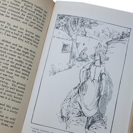 多国籍キャラクターのアンティーク雑貨 イギリスで見つけたWADE社のビンテージ陶器、Whimsiesシリーズの