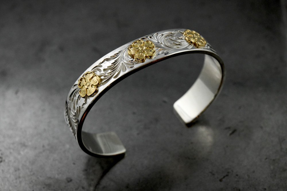 Arabesque design bracelet / k18 flower x 3