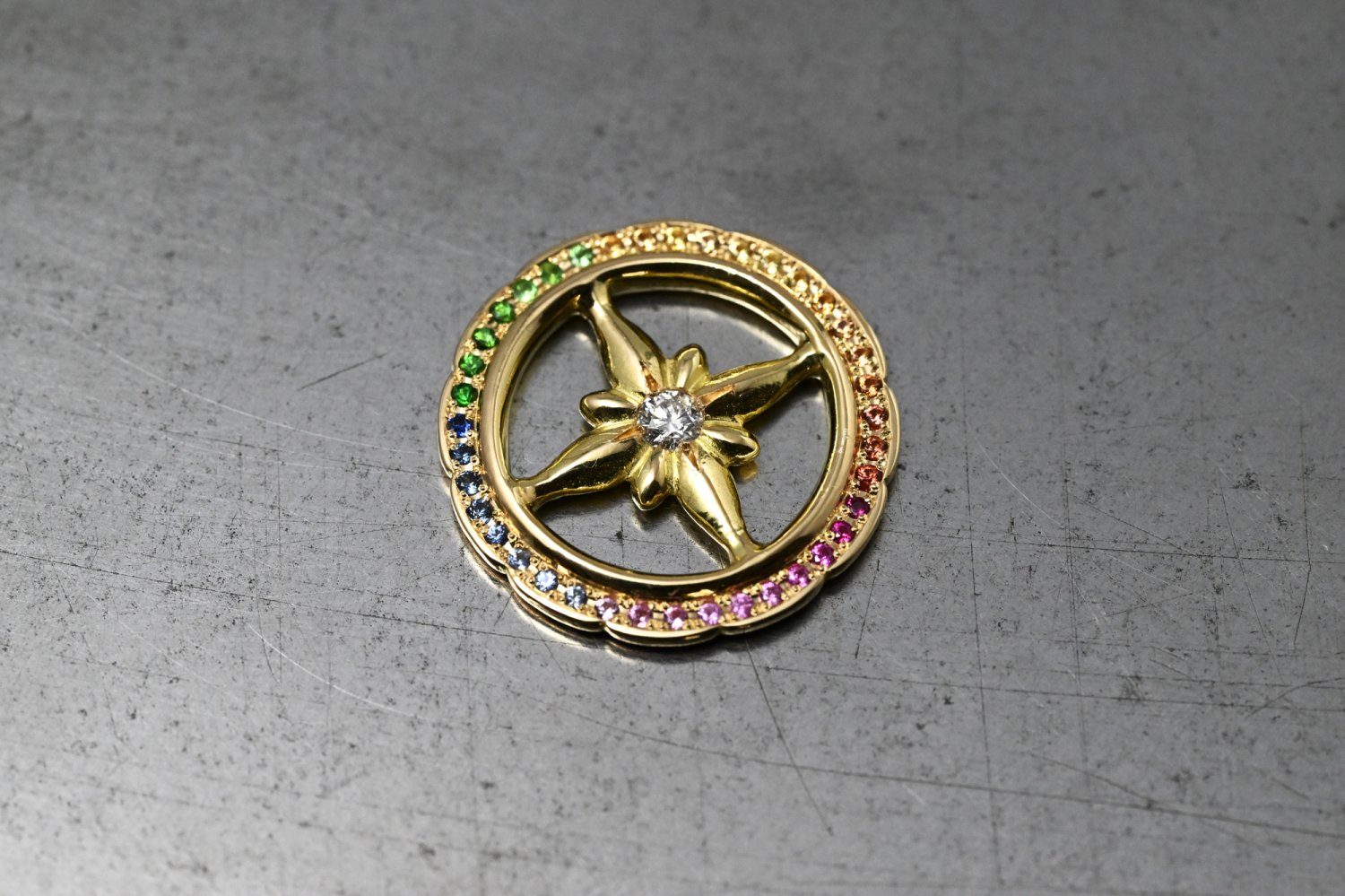 Rainbow stone setting K18yg star wheel / diamond
