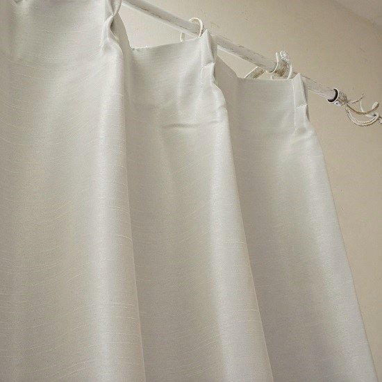 防炎・2級遮光・シャンタン織りの無地カーテン｜びっくりカーテン
