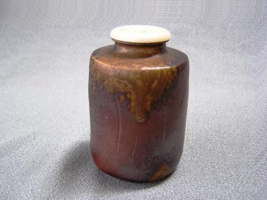 肩つき茶入 伊勢崎満 ~ 備前焼と伊賀焼の専門店 つぼ万 有名 肩つき茶入 伊勢崎満 ~ 備前焼と伊賀焼の専門店 つぼ万 有名