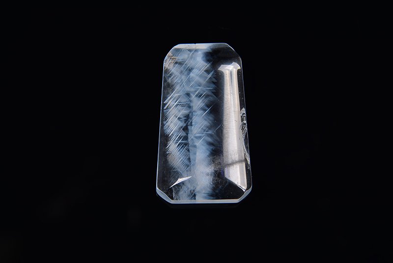 珍品天然石ルース】☆透明の水晶に青色針状模様☆ブルーハイダウェイ