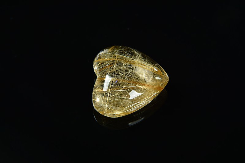 高級天然石ルースタンブル透明な水晶ベースに金のように煌く板状