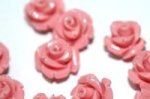 合成珊瑚（染め）ローズ彫刻ビーズ10mm（粒売り）(ピンク)（穴空きタイプ）