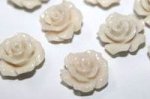 合成珊瑚（染め）ローズ彫刻ビーズ10mm（粒売り）(ミルキーホワイト)