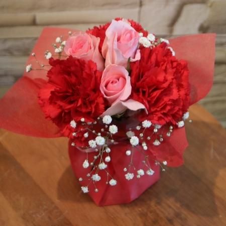 033 花瓶付きミニブーケ（レッド） - 岩手県盛岡市の花屋(フラワー
