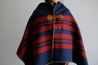<img class='new_mark_img1' src='https://img.shop-pro.jp/img/new/icons8.gif' style='border:none;display:inline;margin:0px;padding:0px;width:auto;' />Horse Blanket 1/2 (Navy / Burgundy) - Horse Blanket Research