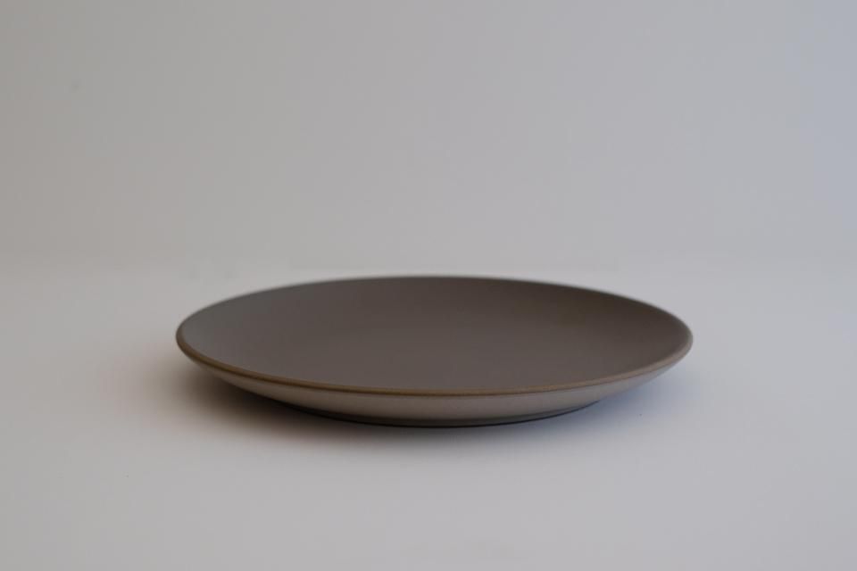 Heath Ceramics　ヒースセラミックス　ディナープレート　砂色 Amazon.co.jp: Heath Ceramics ヒースセラミックス Salad Plate