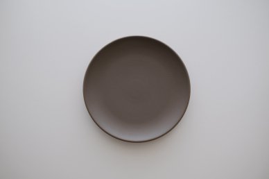 <img class='new_mark_img1' src='https://img.shop-pro.jp/img/new/icons8.gif' style='border:none;display:inline;margin:0px;padding:0px;width:auto;' />Dinner Plate (Cocoa/Fawn) - Heath Ceramics