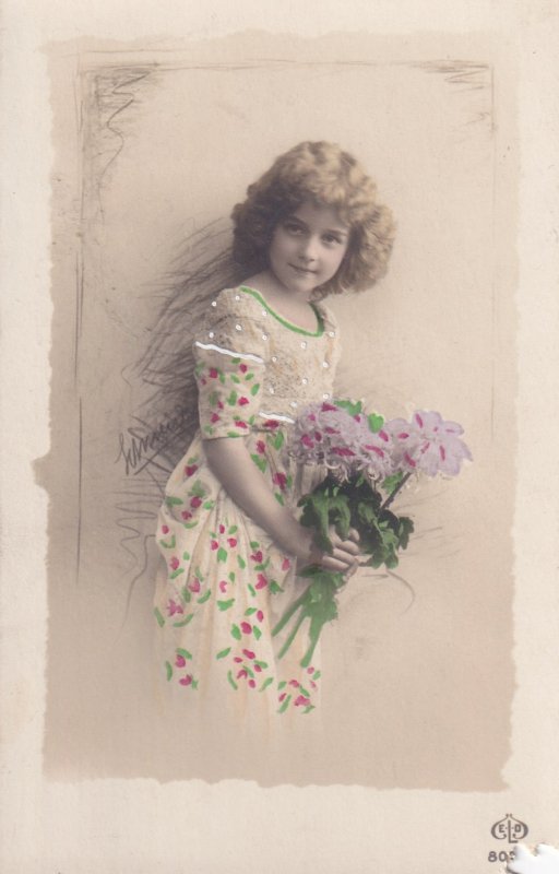 代引可 アンティークポストカード＊ピンクサテンリボンの イギリスアンティークポストカード 花を摘む少女 美術品・アンティーク・コレクション