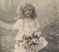 Carte postale ancienne＊お花束をつくる女の子<img class='new_mark_img2' src='https://img.shop-pro.jp/img/new/icons48.gif' style='border:none;display:inline;margin:0px;padding:0px;width:auto;' />