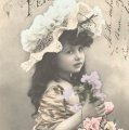 Carte postale ancienne＊お花束を持つ女の子＊A<img class='new_mark_img2' src='https://img.shop-pro.jp/img/new/icons48.gif' style='border:none;display:inline;margin:0px;padding:0px;width:auto;' />