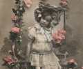 Carte postale ancienne＊薔薇園で遊ぶ女の子＊A<img class='new_mark_img2' src='https://img.shop-pro.jp/img/new/icons48.gif' style='border:none;display:inline;margin:0px;padding:0px;width:auto;' />