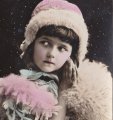 Carte postale ancienne＊ふわふわマフの可愛い少女<img class='new_mark_img2' src='https://img.shop-pro.jp/img/new/icons48.gif' style='border:none;display:inline;margin:0px;padding:0px;width:auto;' />