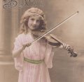 Carte postale ancienne＊ヴァイオリンを奏でる美しい少女