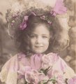 Carte Postale Ancienne＊薔薇を抱える可愛いボンネットの少女＊A<img class='new_mark_img2' src='https://img.shop-pro.jp/img/new/icons48.gif' style='border:none;display:inline;margin:0px;padding:0px;width:auto;' />