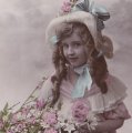 Carte postale ancienne＊お祝いのお花を贈る女の子<img class='new_mark_img2' src='https://img.shop-pro.jp/img/new/icons48.gif' style='border:none;display:inline;margin:0px;padding:0px;width:auto;' />